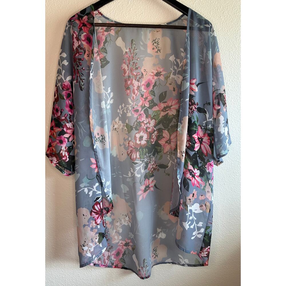 GRAY FLORAL KIMONO | Open Front Short Sleeve Tunic Length | Small